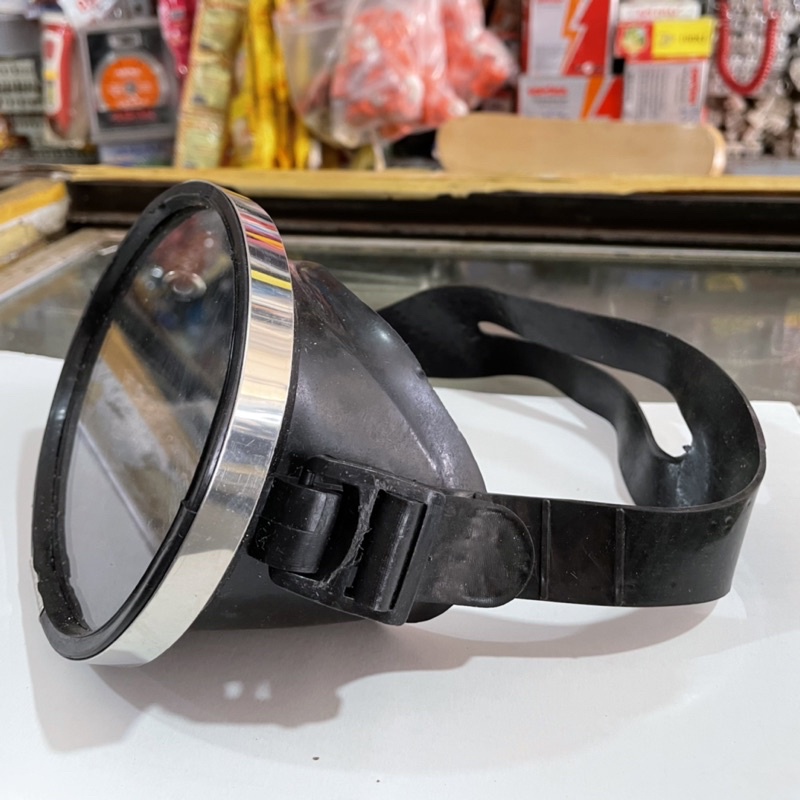 Kính Lặn Thái Có Gắn Ống Thông Hơi