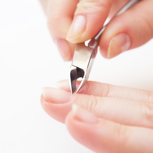 Bấm móng tay 12 món đa năng chất liệu thép, bộ cắt móng tay thiết kế nhỏ gọn đầy đủ chức năng kèm hộp bằng da Angola