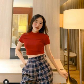 Set áo đen quần kẻ caro