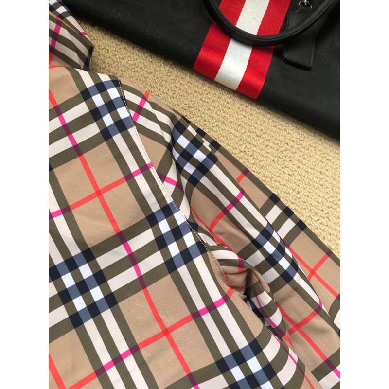 áo khoác khoá kéo mũ đội xuân hè kẻ sọc ngang dọc burberry bbr