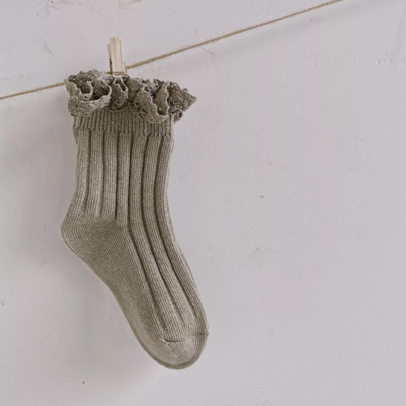 Tất phối ren cổ cao xuất Hàn cho bé gái