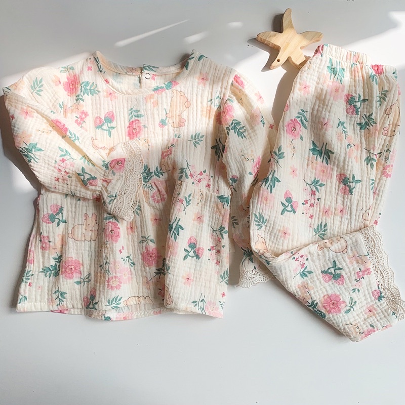 Bộ xô muslin hoạ tiết xinh xắn cho bé gái