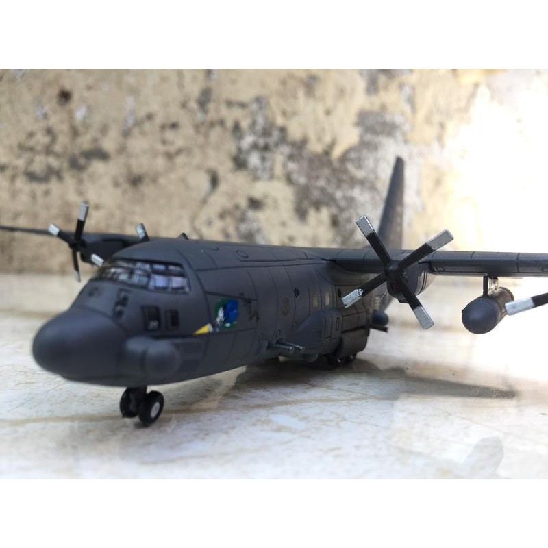 Mô hình máy bay vận tải C-130A 1:200