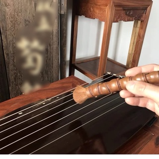 Chổi quét bụi đàn cổ cầm