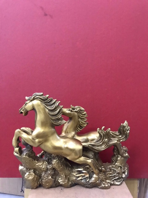 Đôi ngựa phi song mã