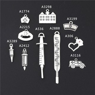1 mặt dây chuyền bạc hình ống tiêm bác sĩ