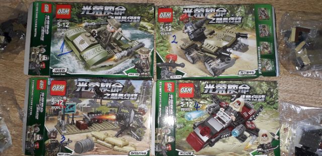 Lắp ráp 1 hộp Lego Battergruond 99305 có nhiều chi tiết