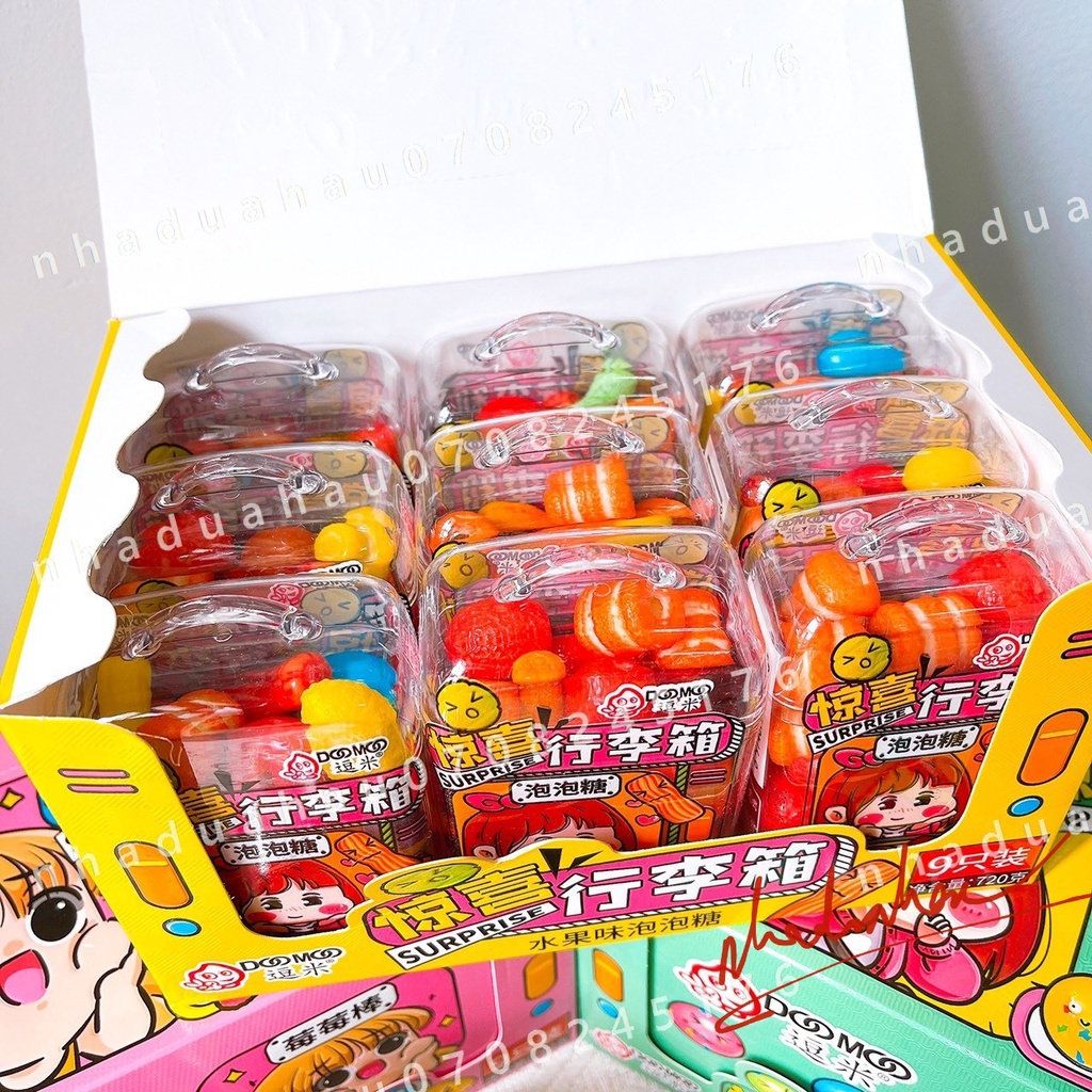 Một hộp kẹo hình vali dễ thương gồm kẹo dẻo phủ cốm/ trứng khủng long/ gummies fastfoods Hongkong 80gam