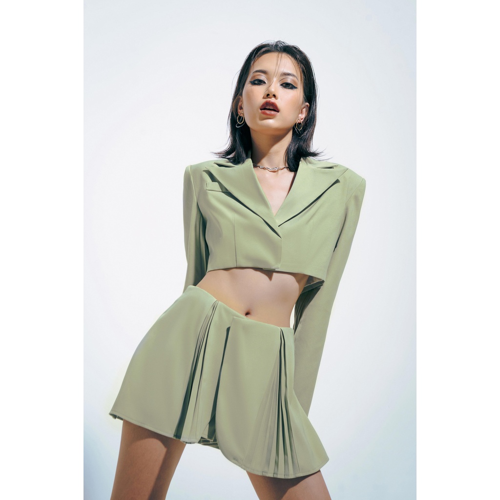 Set áo blazer croptop tay dài và chân váy quần | NARIS SET- CLÉLIE