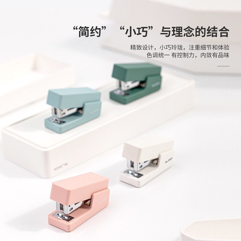 Deli Newcomer Mini Stapler Kích thước nhỏ cầm tay dễ thương và tiết kiệm sức lao động đặt cho học sinh