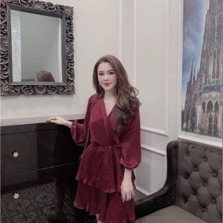 Đầm nhung đỏ sang chảnh