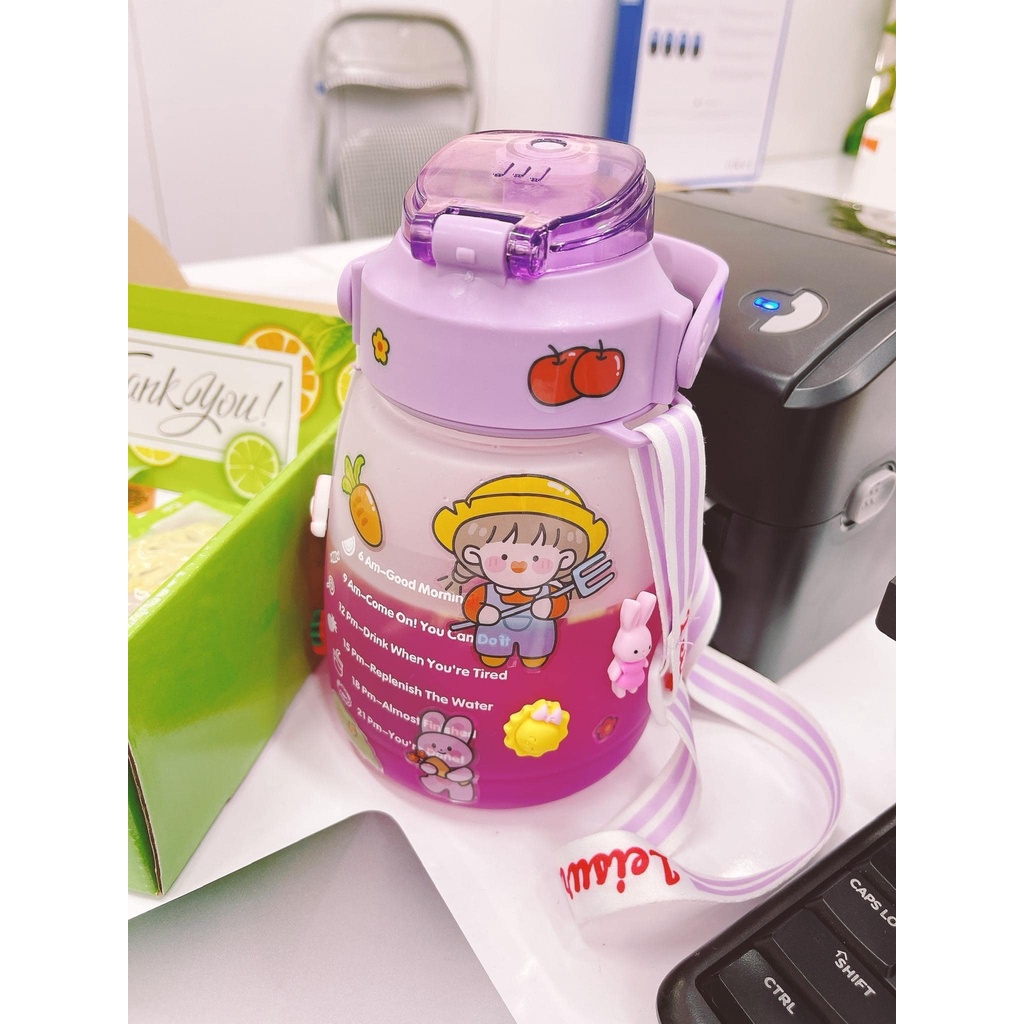 Bình Đựng Nước Uống Có Ống Hút Bằng Nhựa 1,3 Lít Kèm Dây