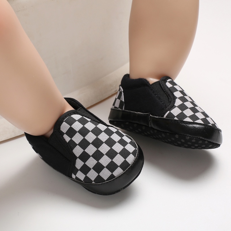 Giày Sneaker Chống Trượt Họa Tiết Caro Cho Bé Trai Walkers