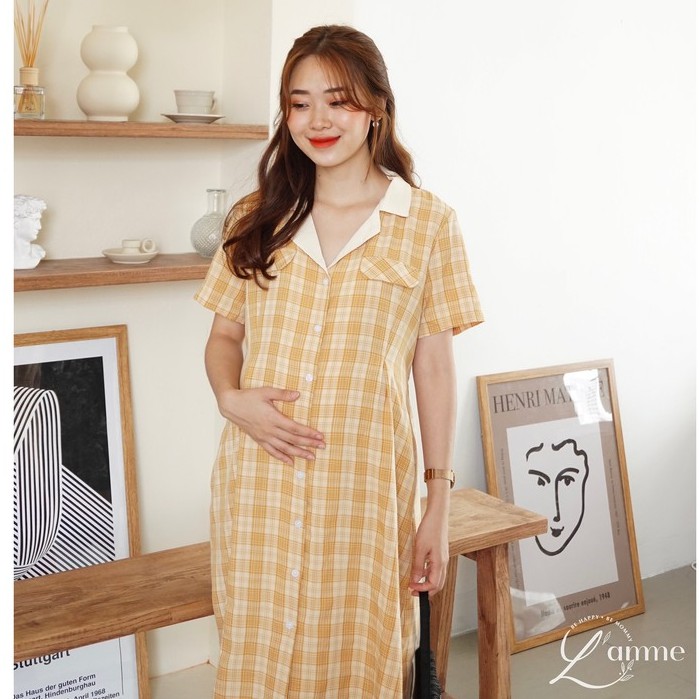 Đầm bầu công sở Iris Dress họa tiết kẻ caro dáng chứ A có cúc tiện lợi cho bé tuti thiết kế bởi LAMME