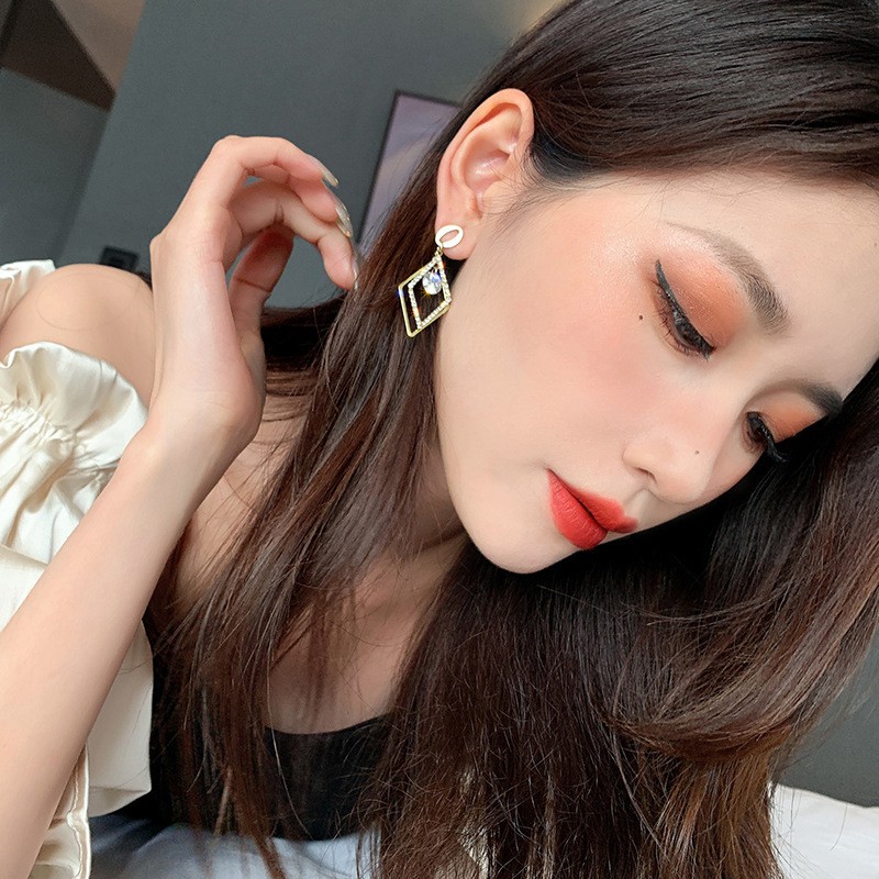 Bông tai nữ Hàn Quốc thời trang khuyên tai nữ dáng dài cá tính chất liệu hợp kim giá rẻ hoa tai xu hướng 2021