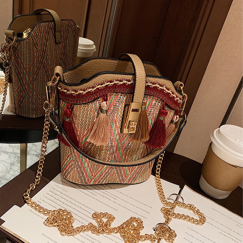 Túi đeo vai IELGY đan sợi rơm hình dạng vỏ sò phối dây xích nhỏ nhắn xinh xắn thời trang cho nữ