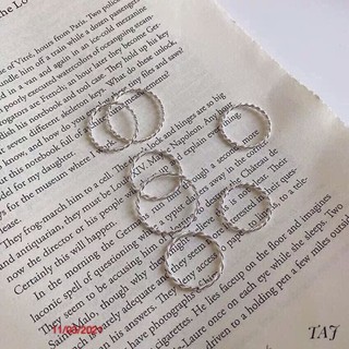 Nhẫn xoắn bạc ta