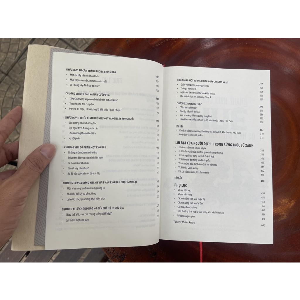 Sách - Kho báu kinh thành Huế sau ngày thất thủ kinh đô – Francois Thierry – Lê Đức Quang dịch và viết lời bạt