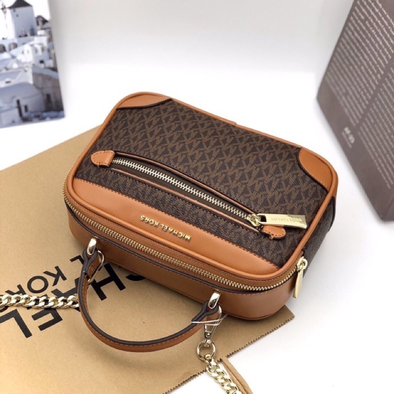 Túi Mk đeo chéo dáng hộp đẹp 2 màu