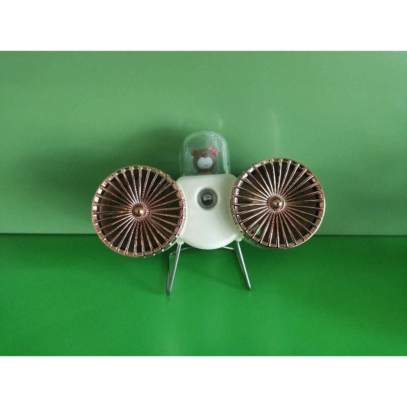 Quạt phun sương kiểu dáng máy bay mini sử dụng pin 5v