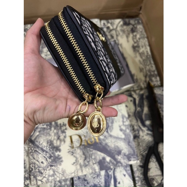 Ví dì ở màu đen