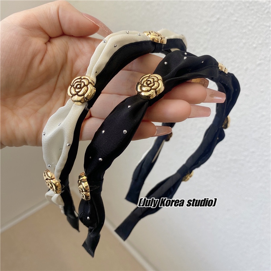 Bờm tóc Hàn Quốc gắn hoa Cha.el hai màu đen và trắng cực xinh TB521