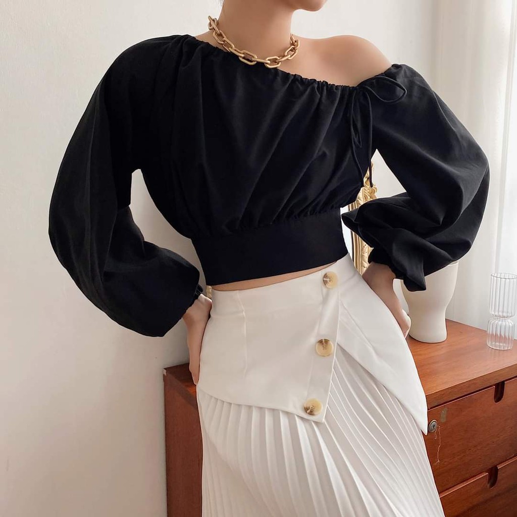 Áo croptop lệch vai, tay dài, thắt nơ sau lưng