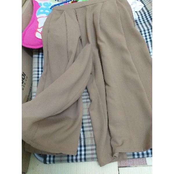 Quần váy xếp li màu nâu size S-M thanh lý
