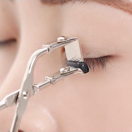 Kẹp Mi Góc Briska 212 Eyelash, Màu Đỏ Chính Hãng