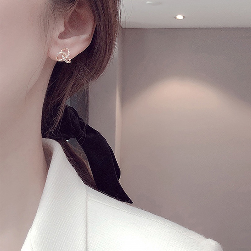 Khuyên Tai Tròn Xoắn Ốc Đính Kim Cương Lấp Lánh Phong Cách Hàn Quốc