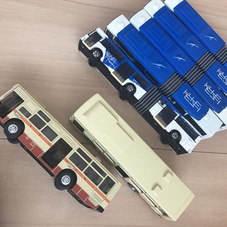 mô hình Tomica bus Keikei 2009 và bus made in Japan bánh cao su