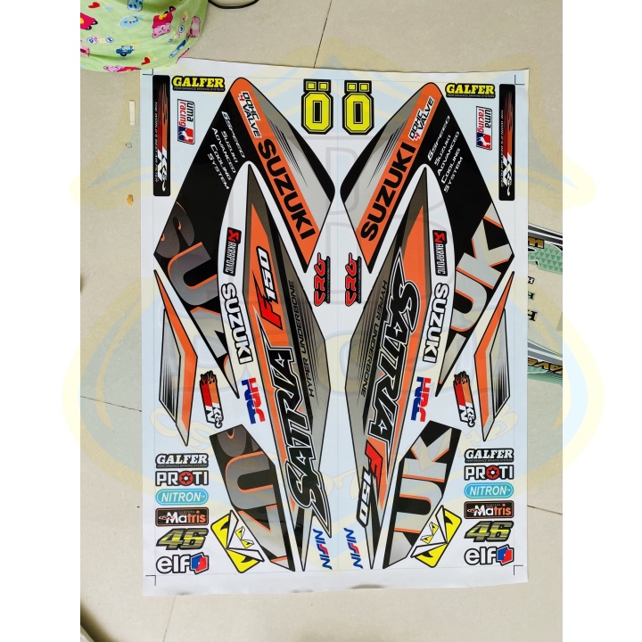 ( Quí khách vui lòng mang ra tiệm cho thợ dán ) Tem satria xang cơ cam đen