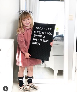 Váy nhung cổ bẻ zara