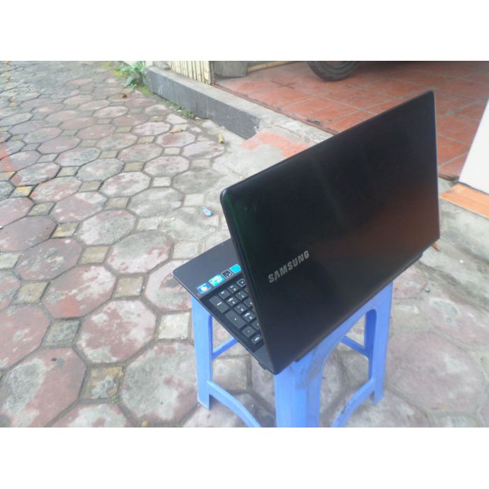 Laptop cũ, Samsung np300e4z, Core i3 2330M , ram 4g, 14 inch led HD