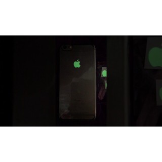 Logo Táo dạ quang phát sáng cho iPhone