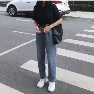 Mom jeans túi chéo xanh mài