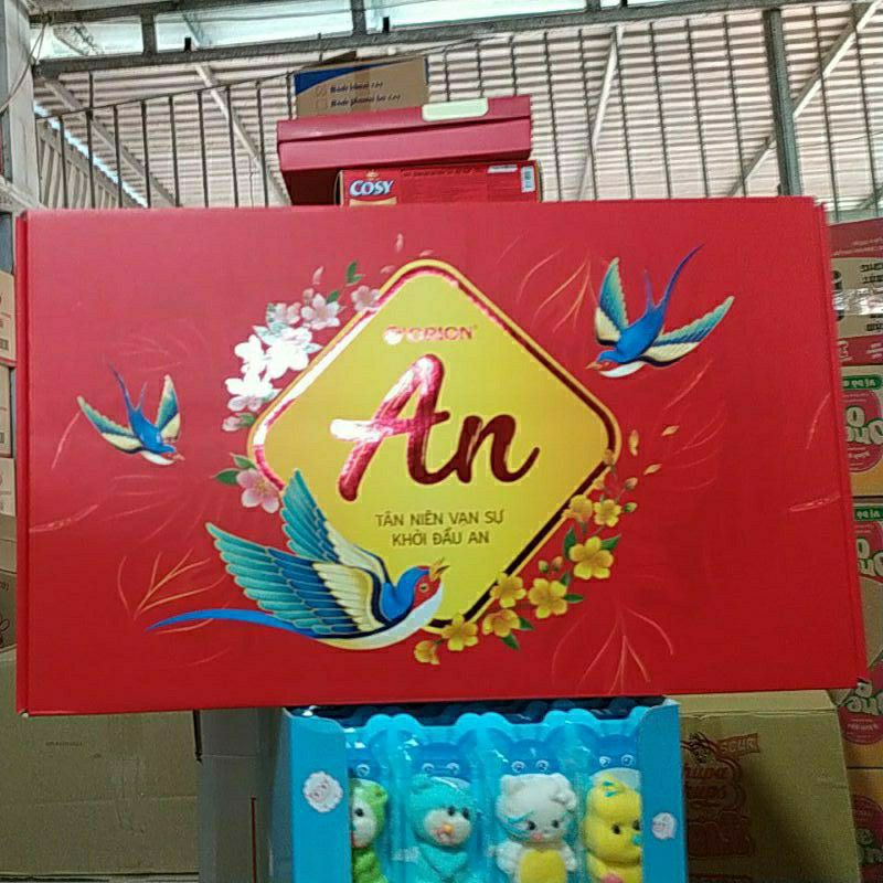 Hộp quà tết An to 976,7 gam , hộp trung703,8 gam có kèm túi xách giấy