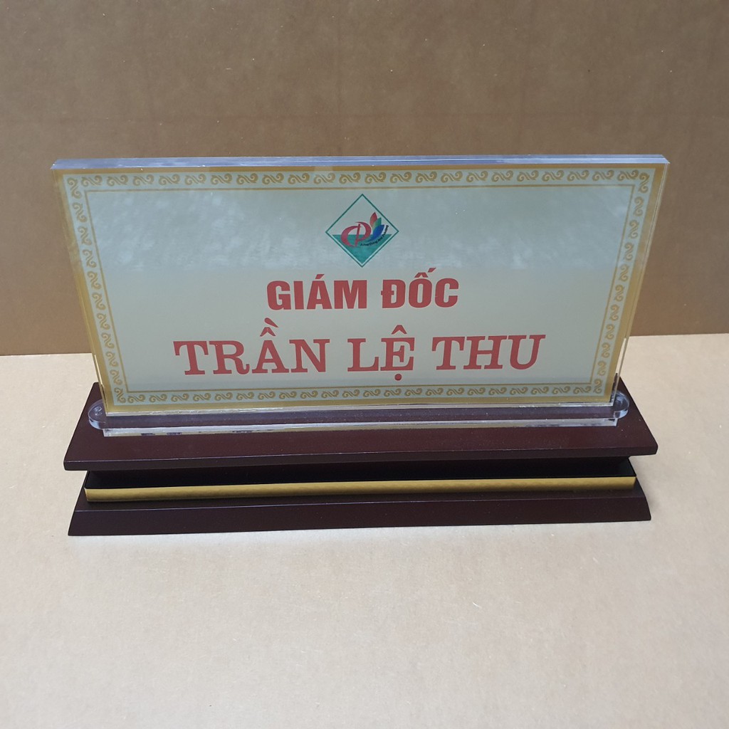 Biển chức danh đế gỗ tam cấp