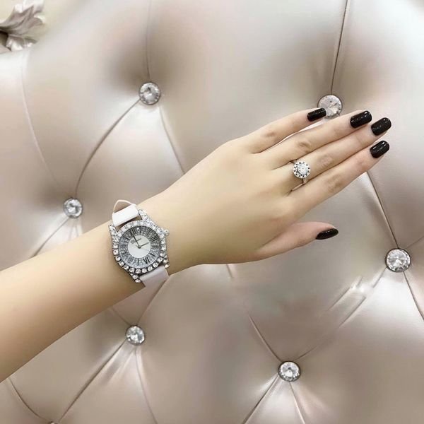 Đồng hồ nữ DIMINI dây da mềm thiết kế đính đá kim cương nhân tạo sang trọng đeo cực sáng tay và nổi bật
