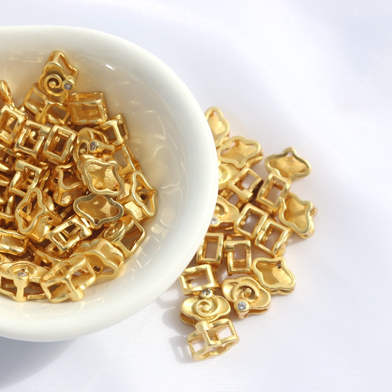 Vòng cổ Mạ Vàng 18k Mặt Hình Đám Mây Đính Đá Zircon Thời Trang