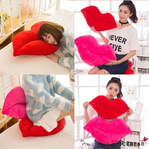 Áo gối vuông in hình đôi môi độc đáo cho trang trí