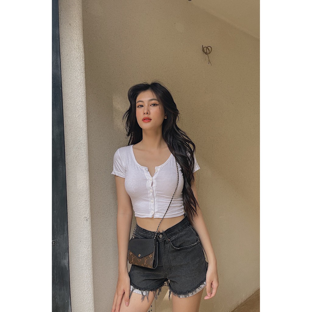 Áo basic nút ngực tay ngắn (RESTOCK)