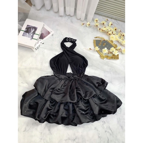 Đầm xoè bí tầng cổ yếm hở lưng