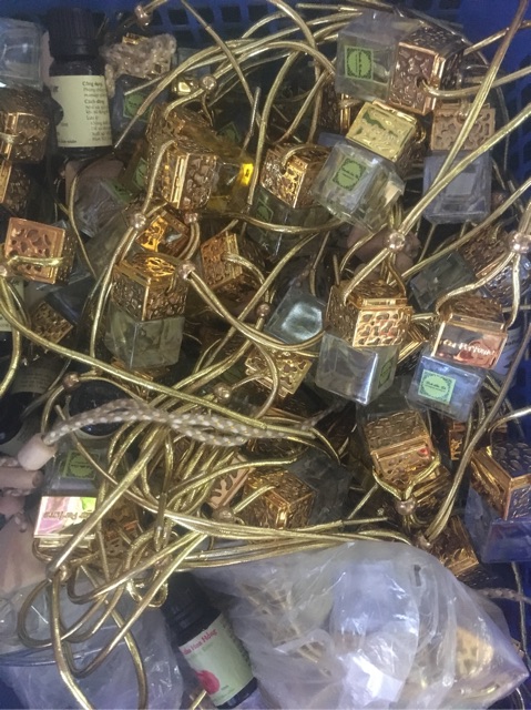 Tinh dầu treo xe