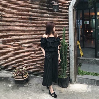 Áo trễ vai 3 tầng.