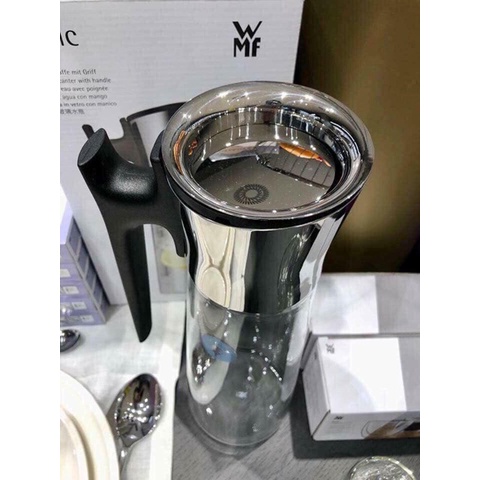 Bình nước thủy tinh WMF Basic có tay cầm - Dung tích 1.5L