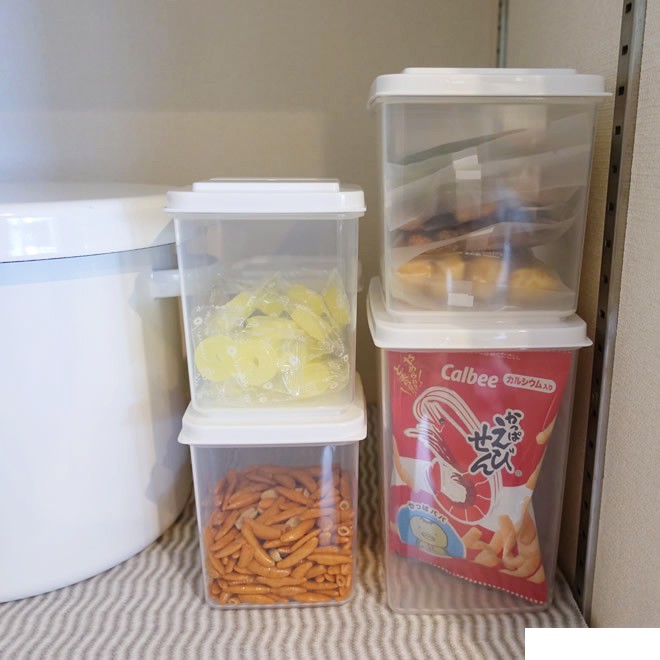 hộp nhựa 1,2 lít của Nhật đựng thực phẩm, nắp mở đứng vuông góc tiện lợi, 10,7x14,9cm cao 11,3cm. D359