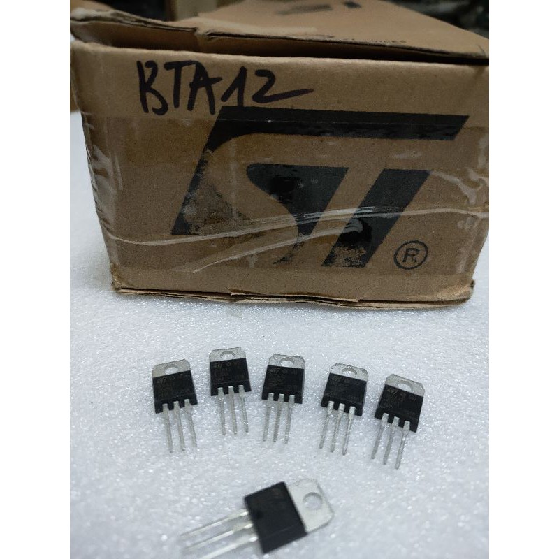 10 Con triac BTA12