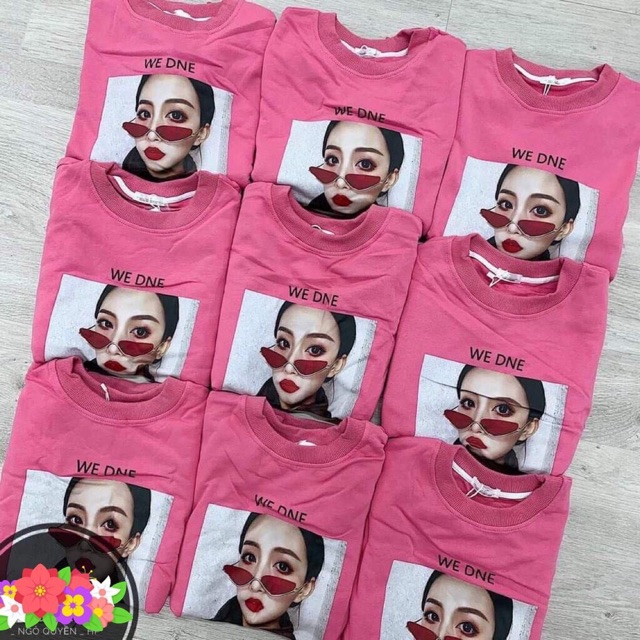 Áo nỉ cổ gái đeo kính hồng