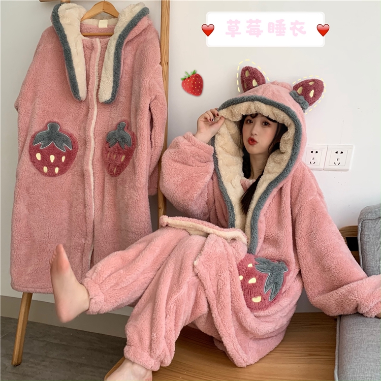 Áo Choàng Ngủ Có Mũ Trùm Đầu Hình Trái Dâu Dễ Thương Cho Nữ | BigBuy360 - bigbuy360.vn